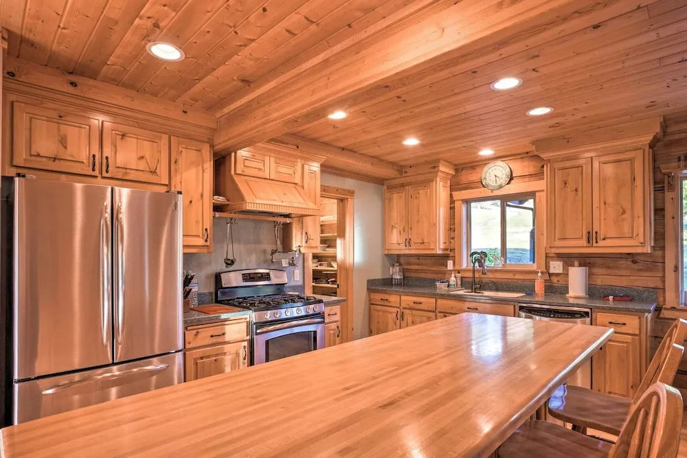 Brookings Vacation Rental Lodge on 88 Acres