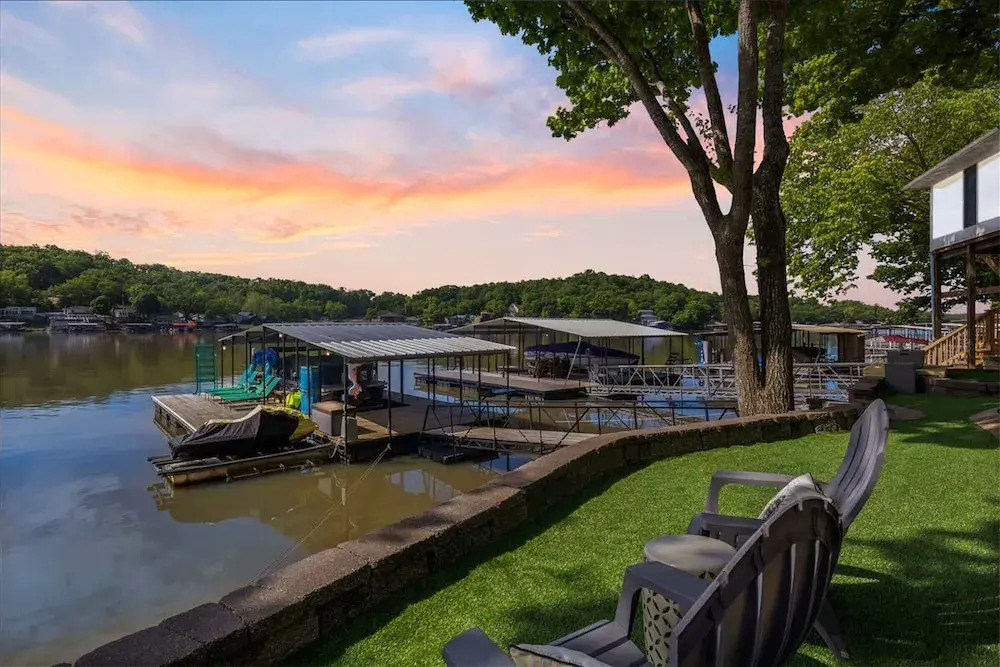 Lakeside Serenity Dock Days & Firepit Nights