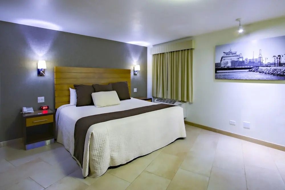 La Pinta Hotel