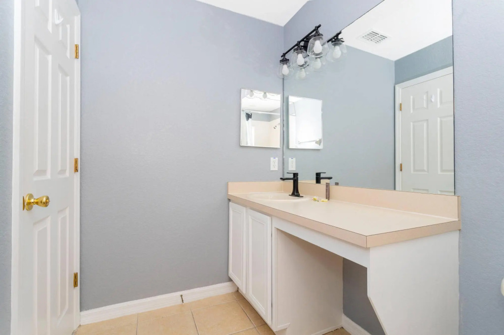 Cozy Home at Luxury Resort Regal Palm 206