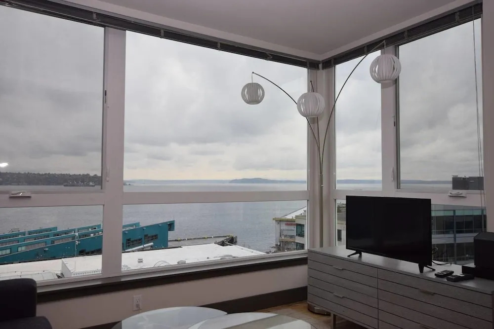 Belltown Pike Place Suites by Luxe Hubs