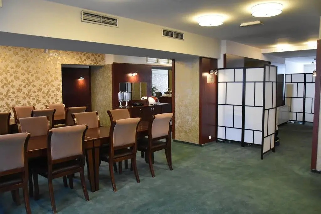 Empire Hotel
