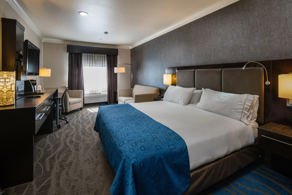 Holiday Inn Express & Suites Santa Clara by IHG