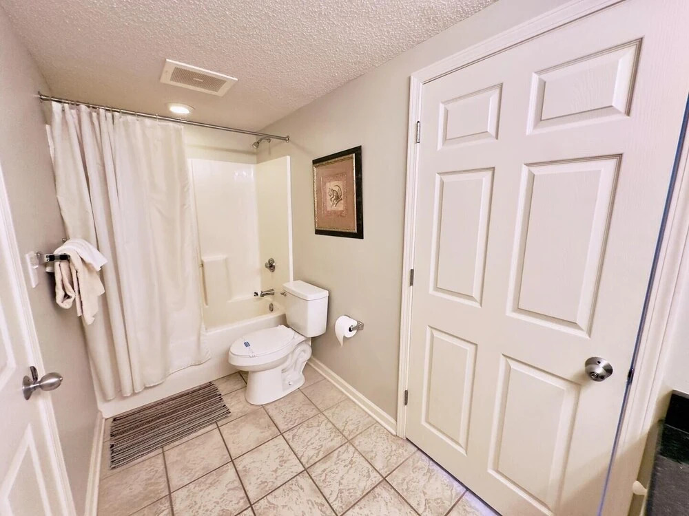 Barefoot Resort N Tower 509 4 Bedroom Condo by RedAwning