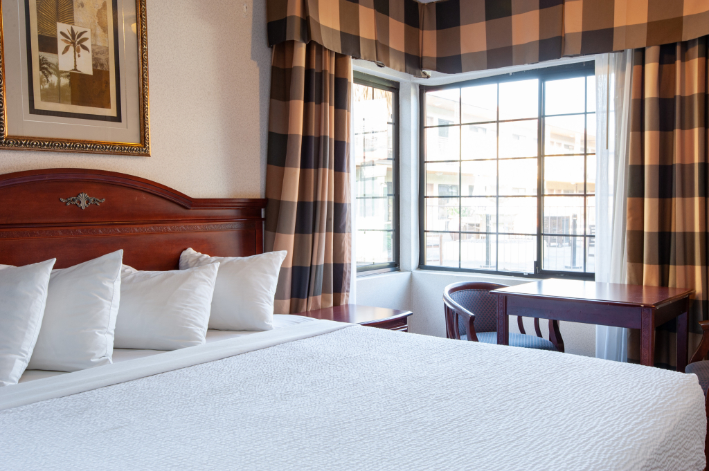 Studio City Court Yard Hotel