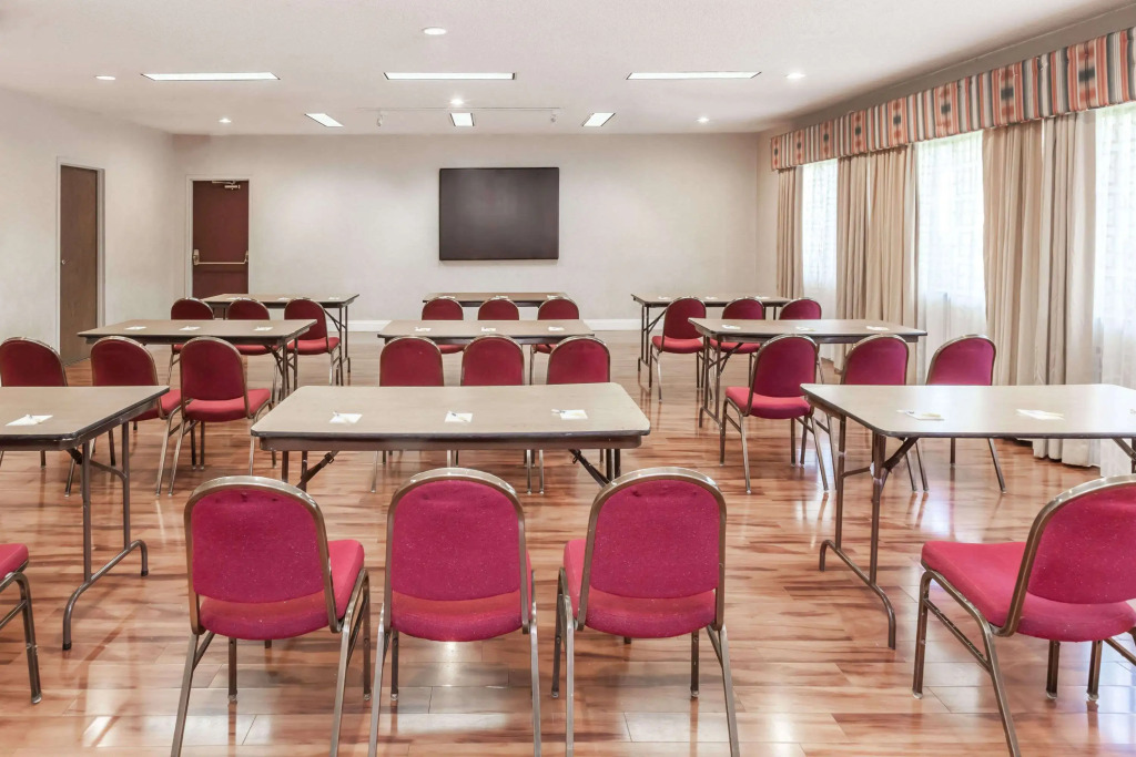 Days Inn & Suites by Wyndham Sunnyvale