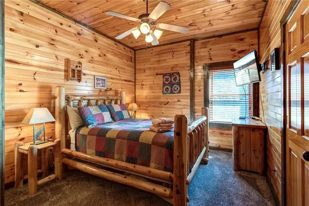 Old Hickory Lodge - Four Bedroom Cabin