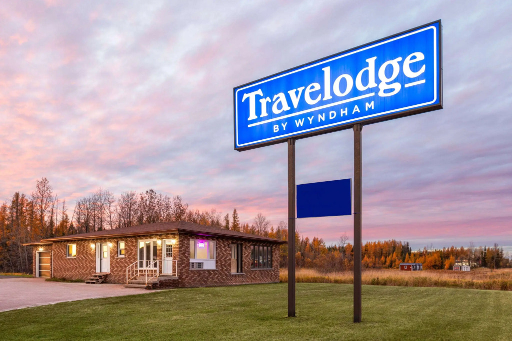Travelodge by Wyndham Cochrane Ontario