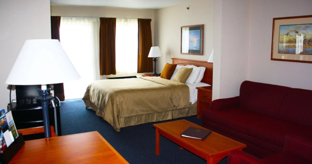 Magnuson Grand Hotel Lakefront Paradise