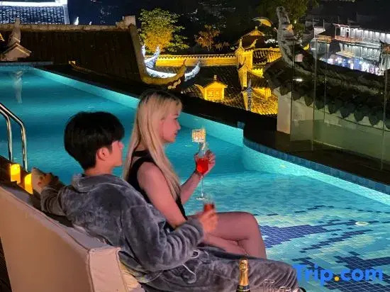 Mount Villa By T Residence (Viral infinity pool & rooftop bar | Perfect photo spot)