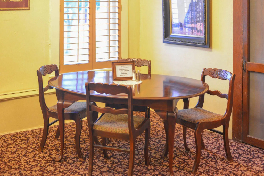 Nutt House Hotel