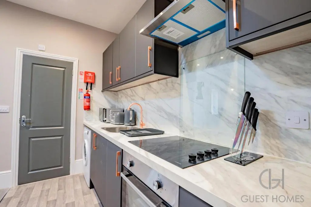 Worcester 1 Bed Apartment With Private Entrance
