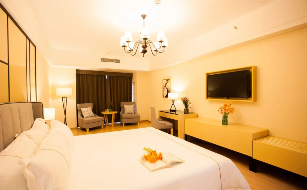 Resplendent Luxury Hotel QingDao Carvinal