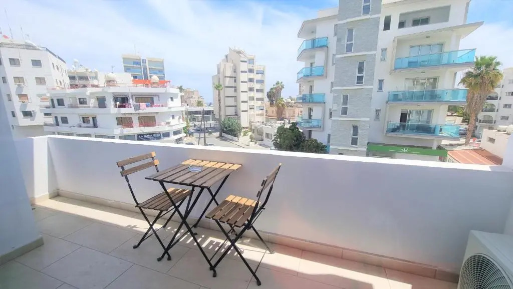 Coastal Getaway: 2 Apartments for up to 14 guests! Light-flooded and Spacious