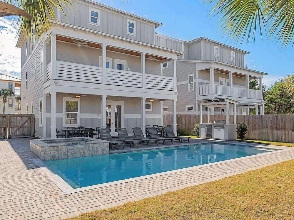 Costal Style 3-story W 7BR and Near the Beach