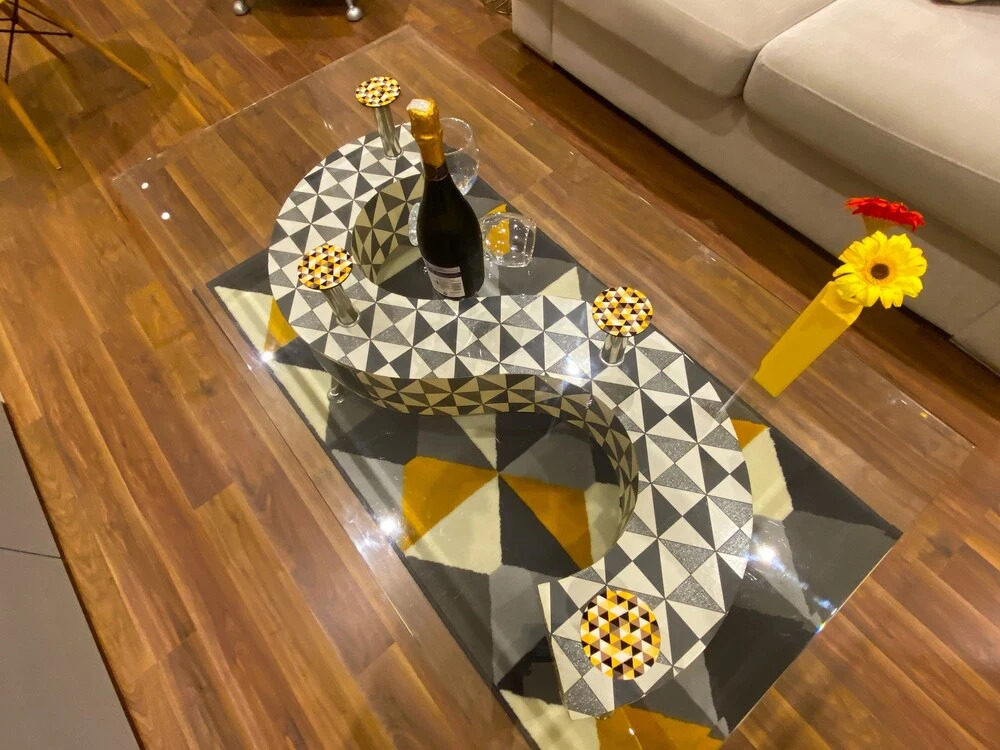 Luxury High Street Apartment