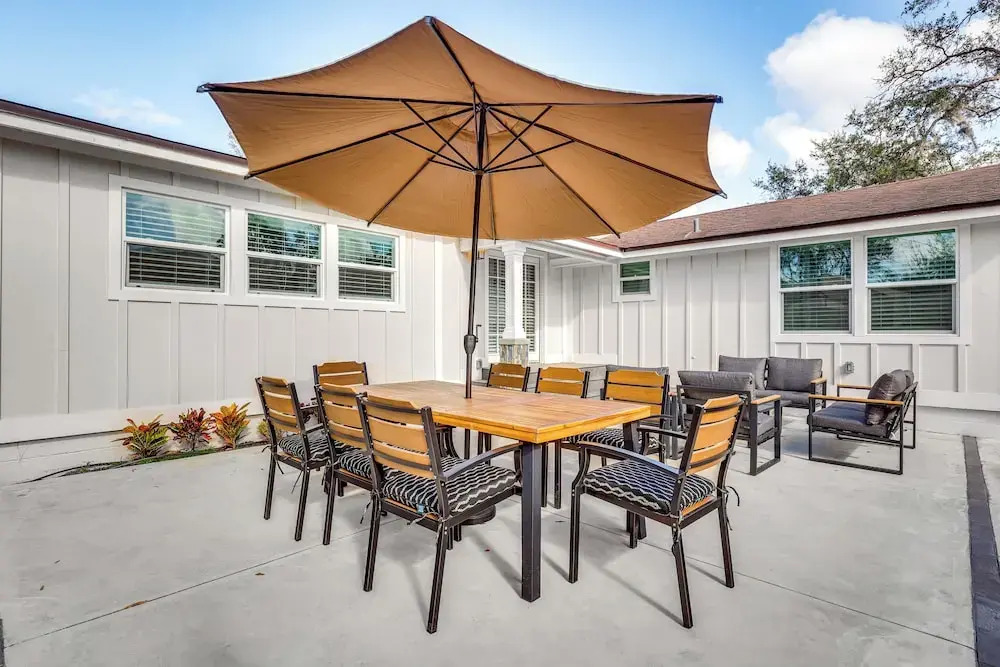 Fenced Yard: Lakeland Home Adjacent to Golf Course