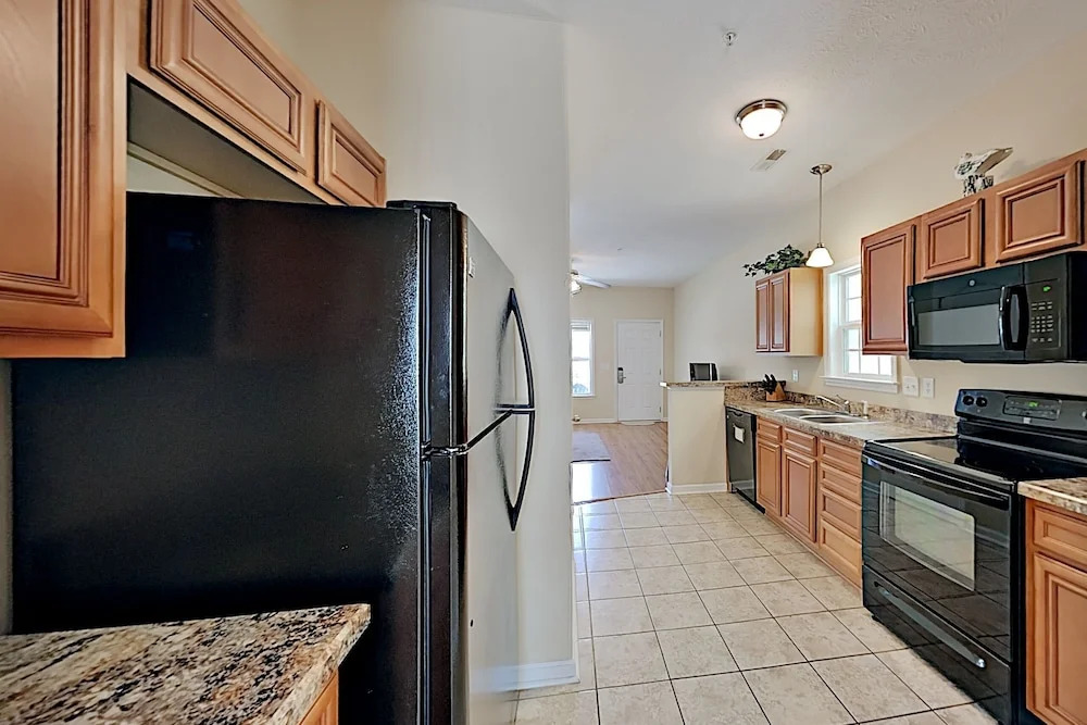 Coastal Getaway W/ Pool - Near Beach & Activities 2 Bedroom Home