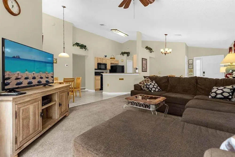 1061 Lake Berkley 4 Bed With Pool