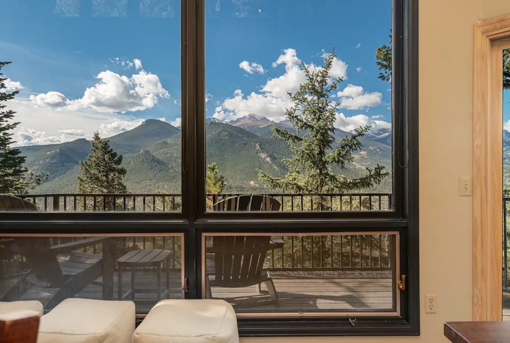 Cedar Upper Luxury Vacation  At Windcliff 3 Bedroom Home by RedAwning