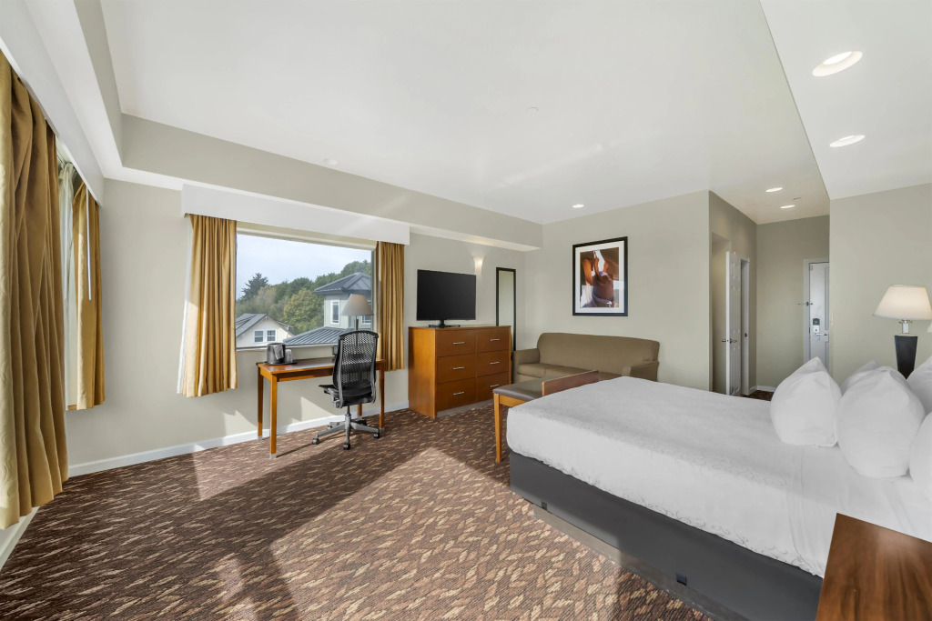 Best Western Plus Northwoods Inn