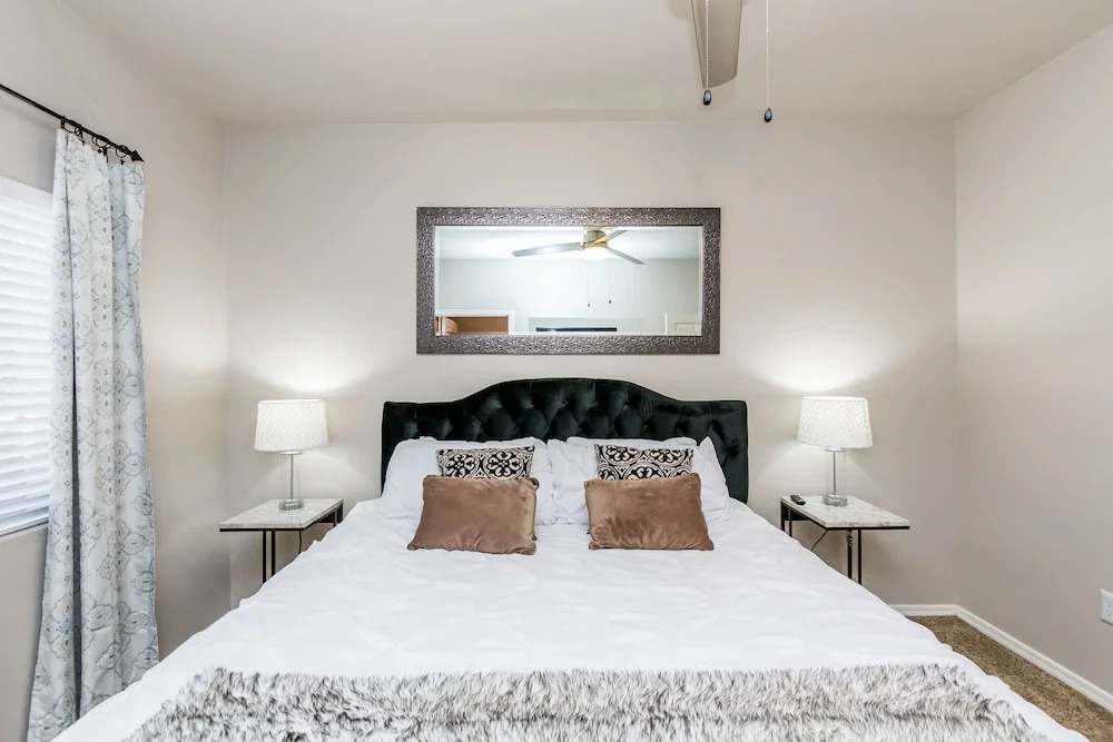 Executive 3 BR King, Close to Kierland & TPC w Parking 1025