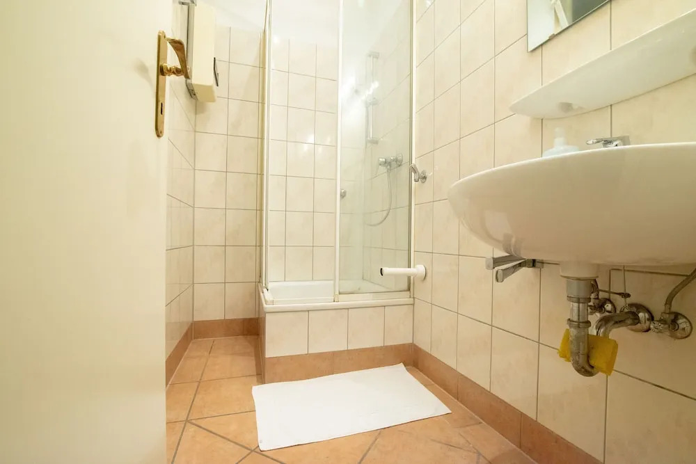 Tolstov-Hotels Large Central Apartment