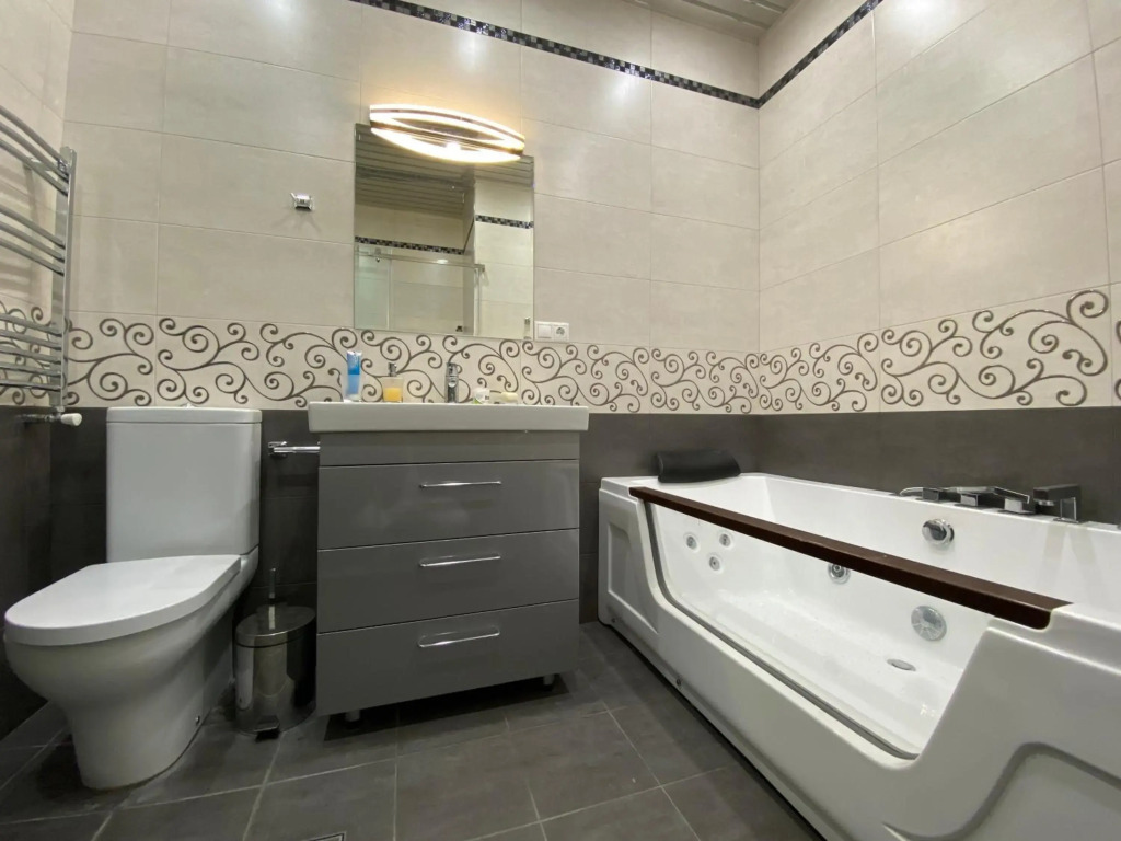 Kajaznuni Street, 3 bedrooms Luxury & Unique apartment QA444