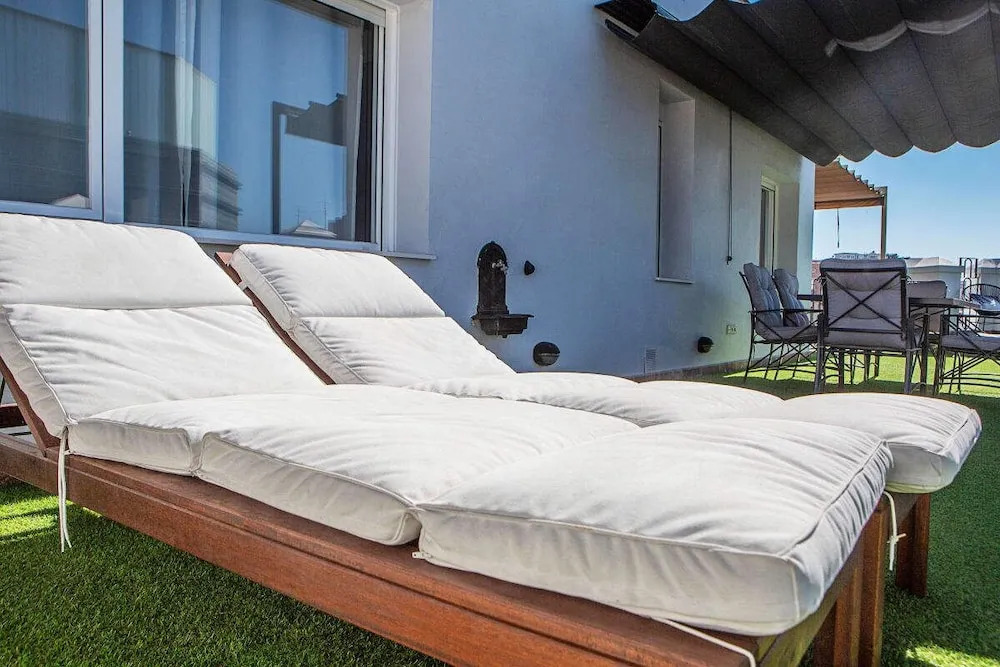 Beautiful 1 Bed Sleeps 6 W Terrace Heart of Madrid