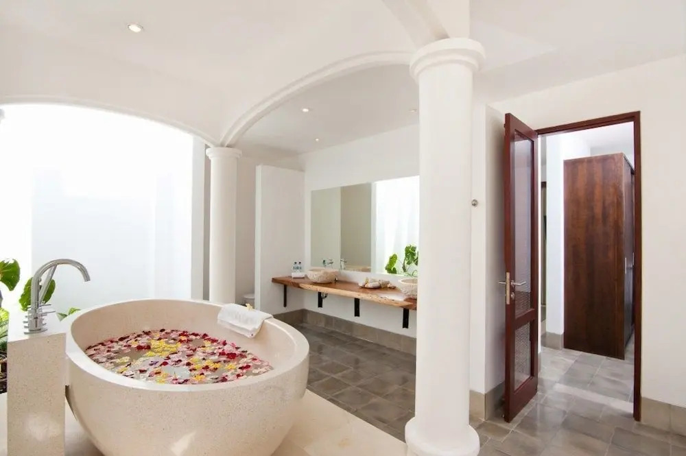 Villa Amalia Walk To Legian Beach