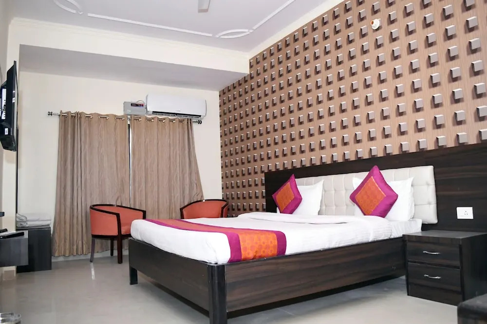 Ganga Darshanam Guesthouse at Dashashwamedh Ghat