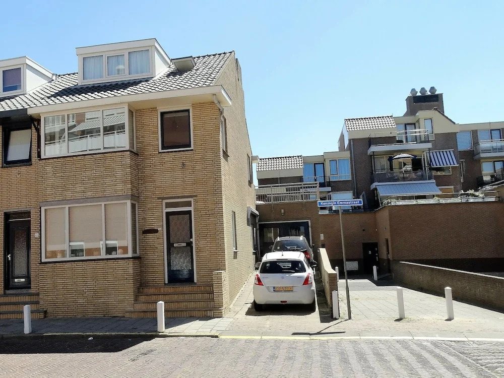 Gorgeous Apartment in Katwijk Centre Near Sea