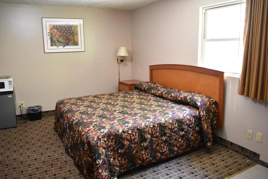 Economy Inn & Suites