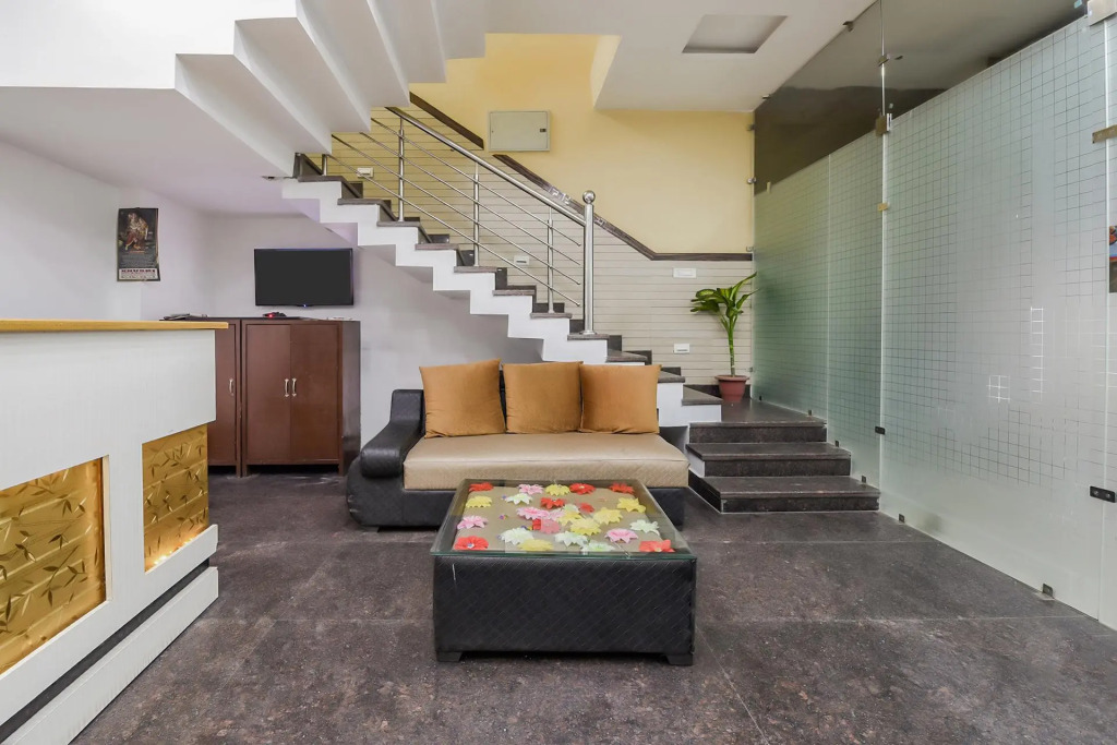 OYO 23599 Hotel Superstar