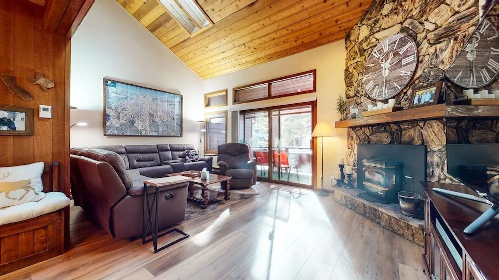 Winterset #3 3 Bedroom Condo by RedAwning
