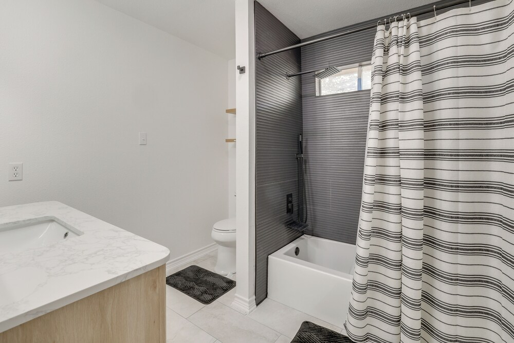 3 Mi to Randolph Afb: San Antonio Area Home