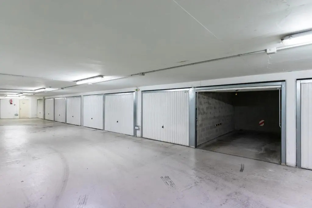 Nice 1 Bedroom downtown Carré d'Or with garage