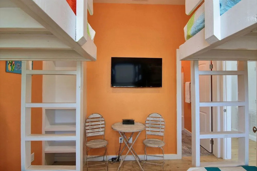 Good Times and Tan Lines - 4 Br home