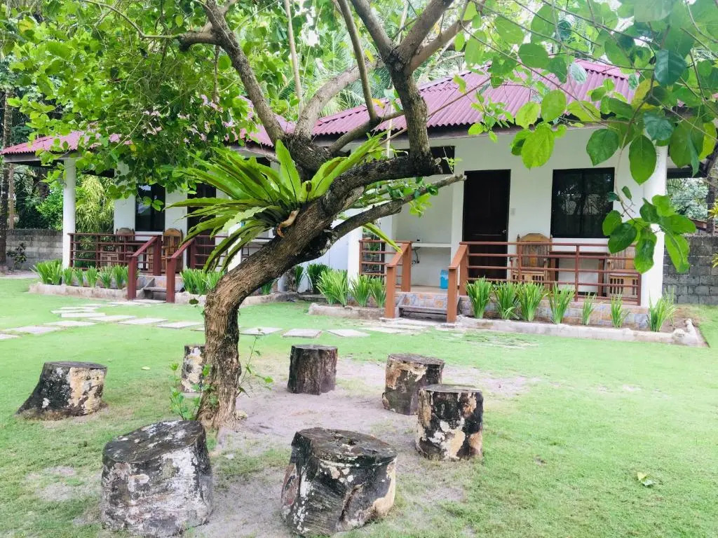 Shats Guesthouse Siargao near Beach