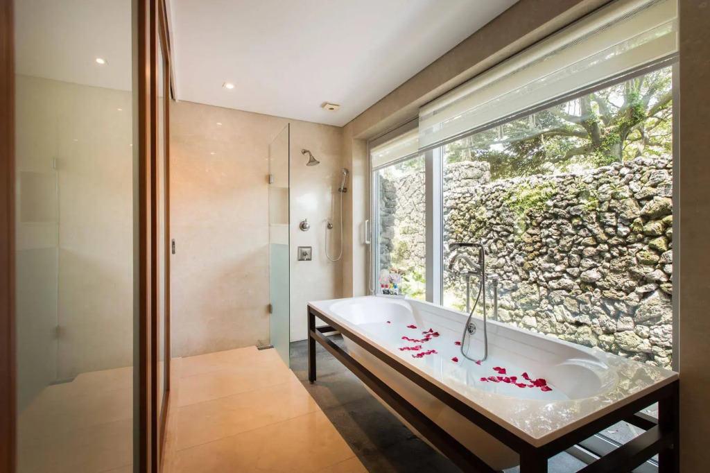 The Seaes Hotel & Resort