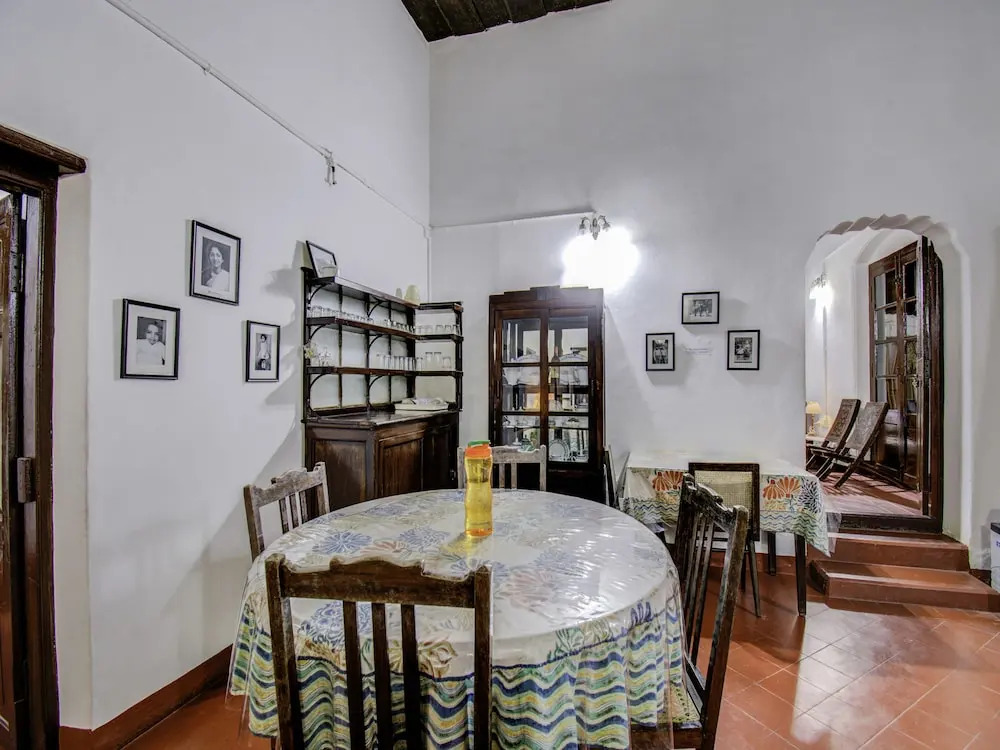 Vintage Studio Home by OYO Rooms