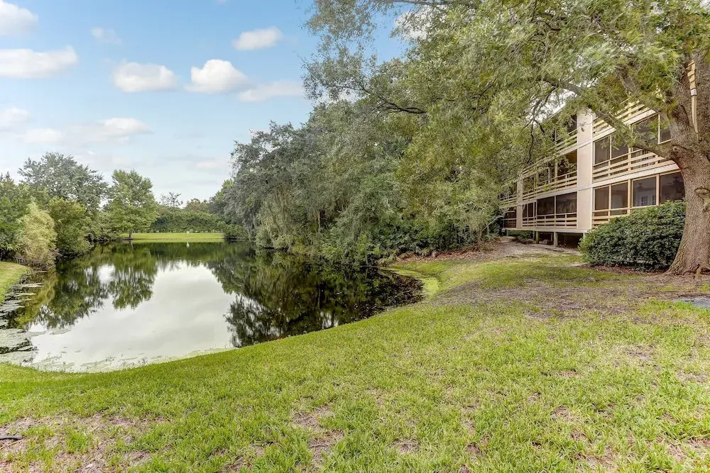 3e Amelia Landings 2 Bedroom Condo by RedAwning