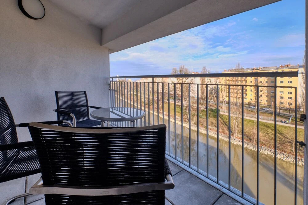 URBAN ISLAND I Riverside Apartments