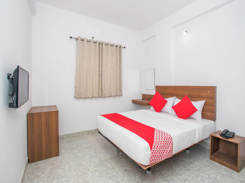 Super Hotel O Varcity Comforts Near St. John Medical College