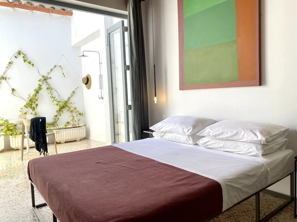 Fragile Boutique Hotel