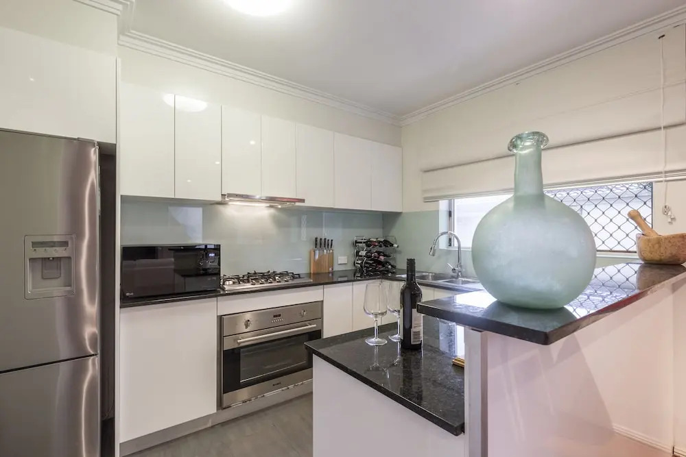 Coogee Beach With AC Close To Beach And City