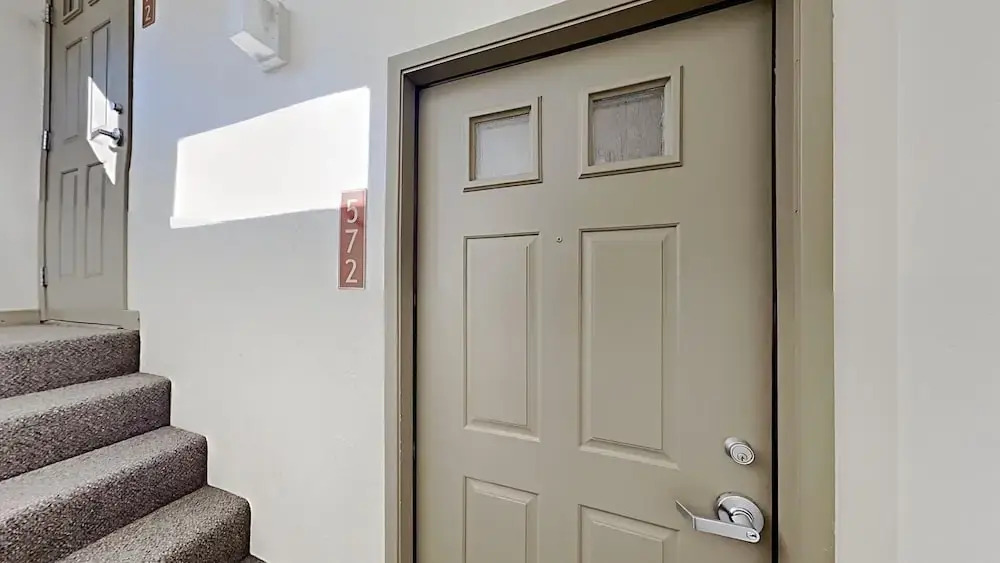 572 2 Bedroom Condo