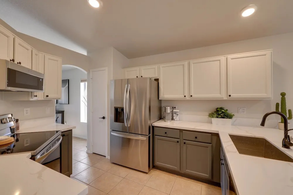 Golf Course View! Dog-friendly Retreat in Glendale