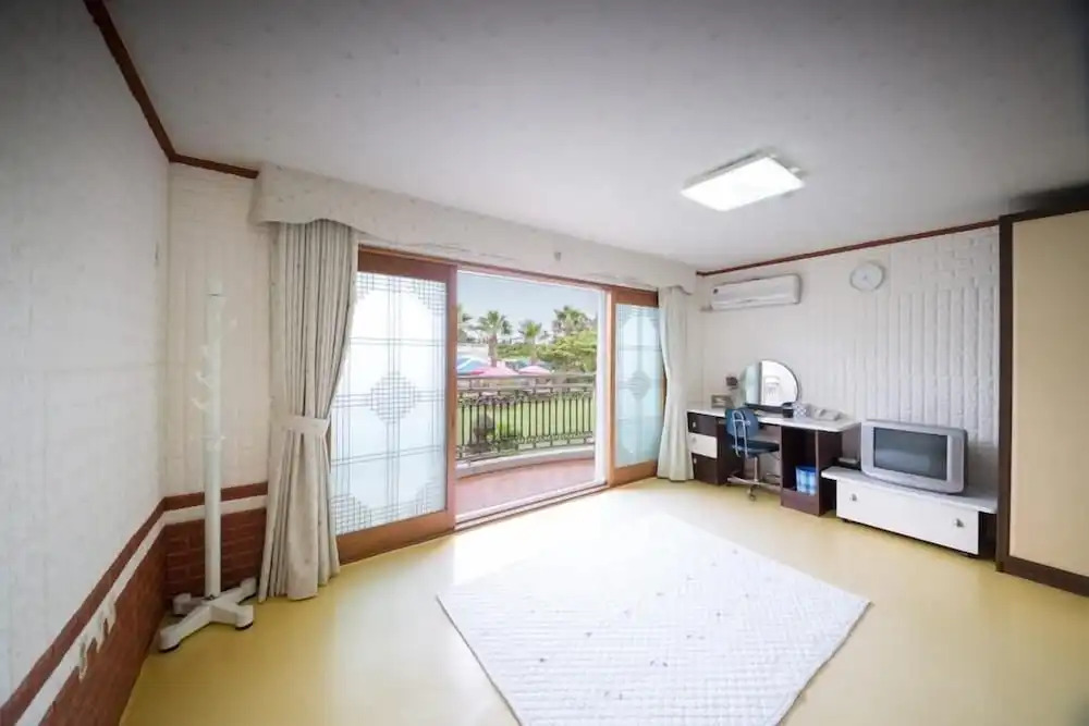 Seogwipo Jejuhae-anhyuyang Pension
