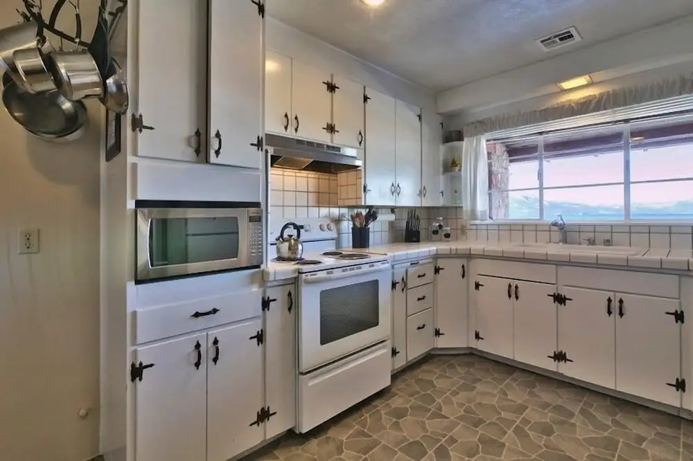 828 Park Ave.